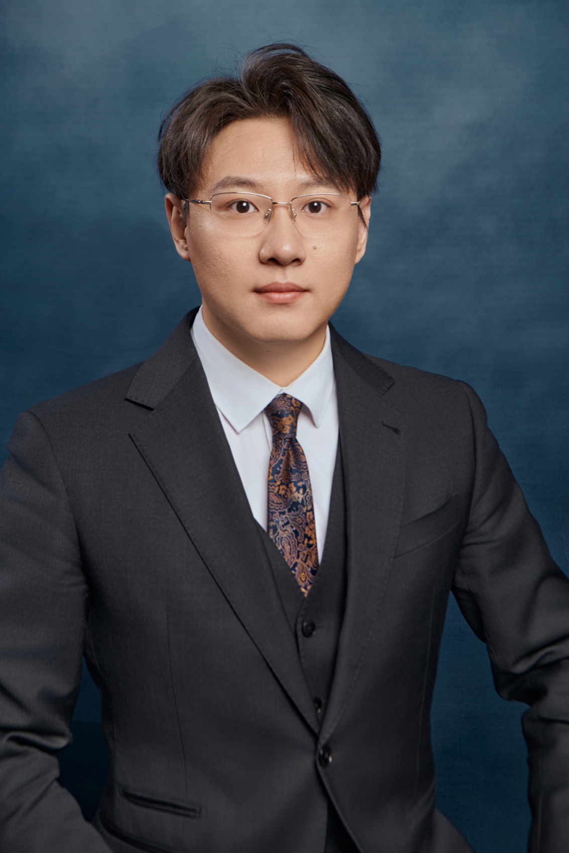 李东旭律师形象照